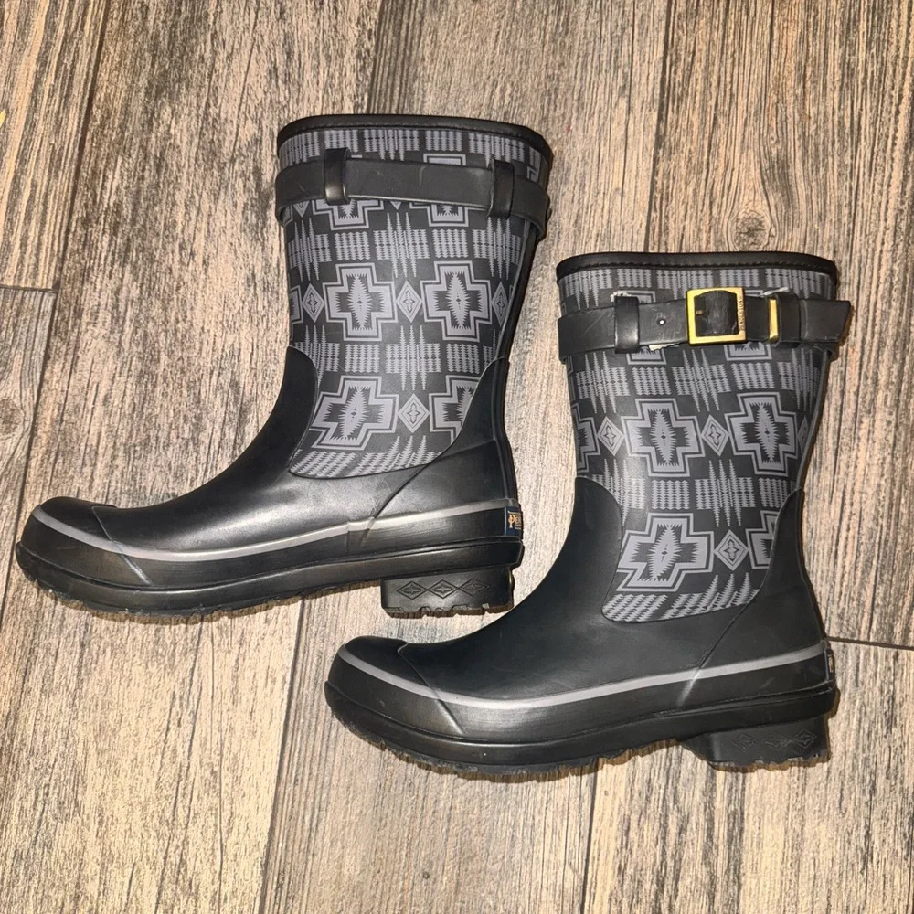 Pendleton Women’s Heritage Print Short Rain Boot, Harding Black, Size 7 EUR 38